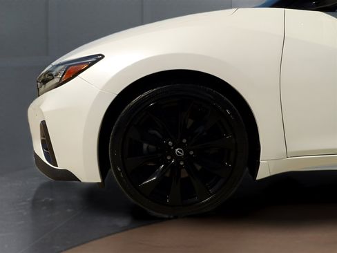 Used 2023 Nissan Maxima SR w/ Sport Mat Group image 7