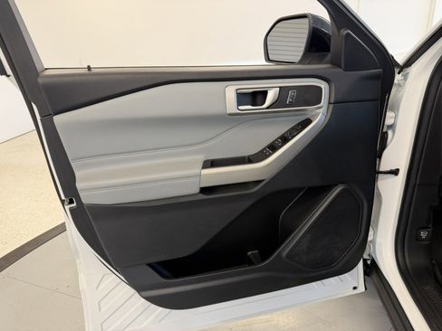 Used 2022 Ford Explorer XLT w/ Equipment Group 202A image 25