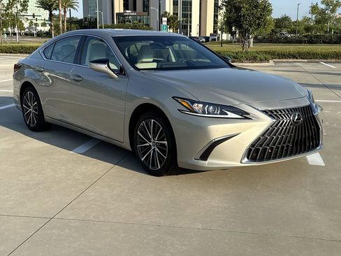 Used 2025 Lexus ES 350 w/ Premium Package FWD image 12