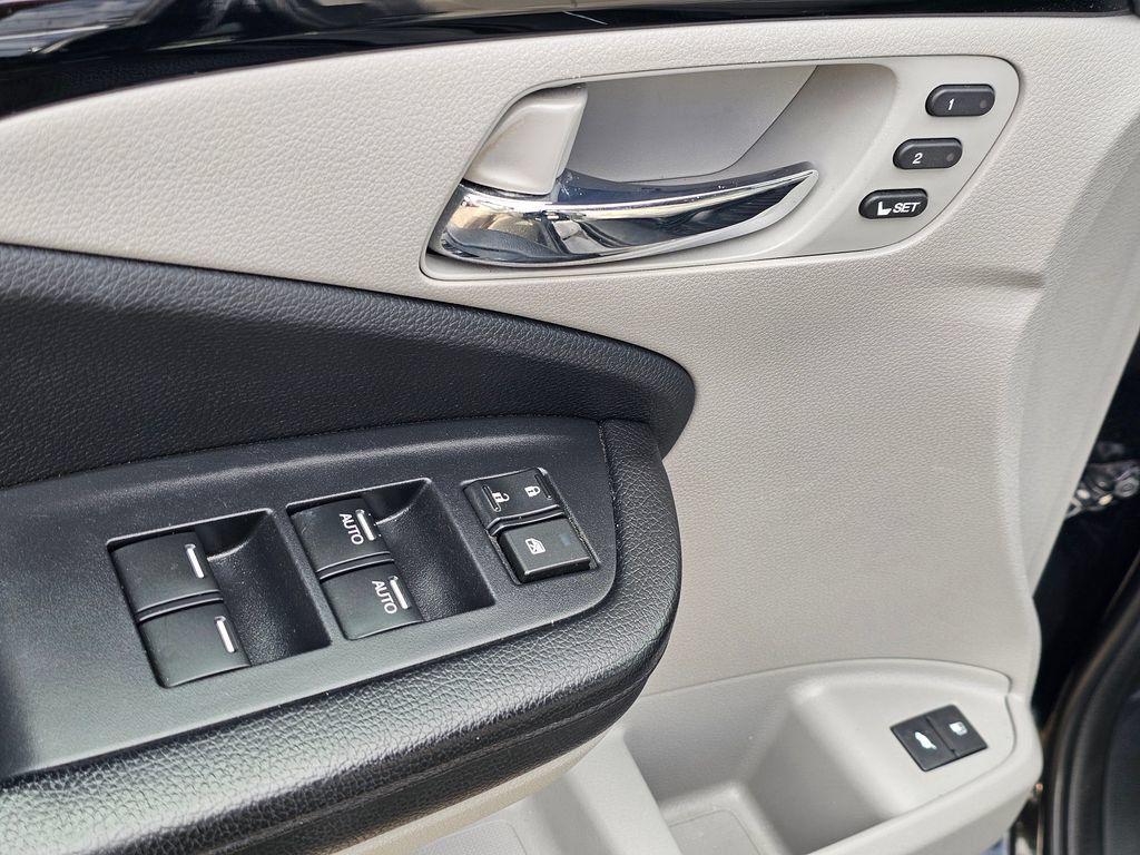 Used 2016 Honda Pilot Elite image 35