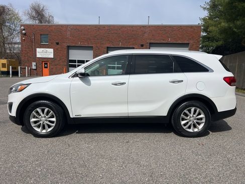 Used 2016 Kia Sorento AWD w/ LX Convenience Package image 2