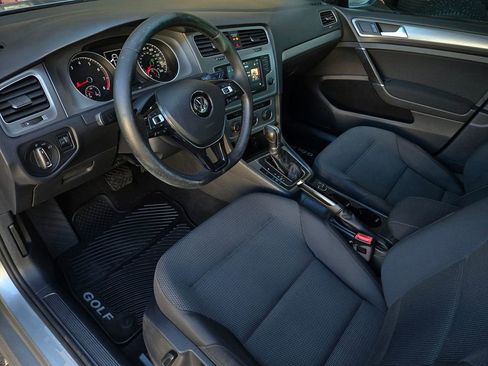 Used 2017 Volkswagen Golf S image 9