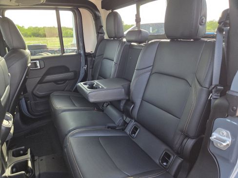 New 2026 Jeep Gladiator Sport image 23