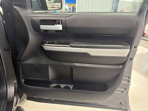 Used 2020 Toyota Tundra SR5 w/ SR5 Upgrade Package AWD/4WD image 36