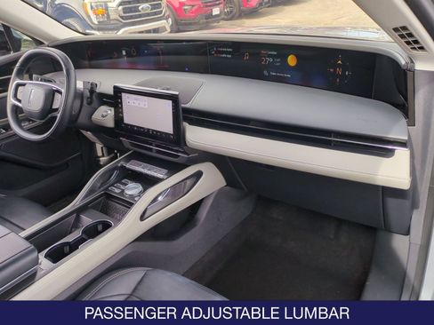 Used 2024 Lincoln Nautilus Reserve image 32