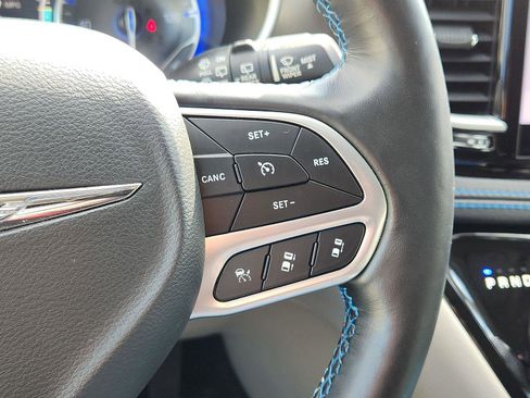 Certified 2021 Chrysler Pacifica Touring-L image 22