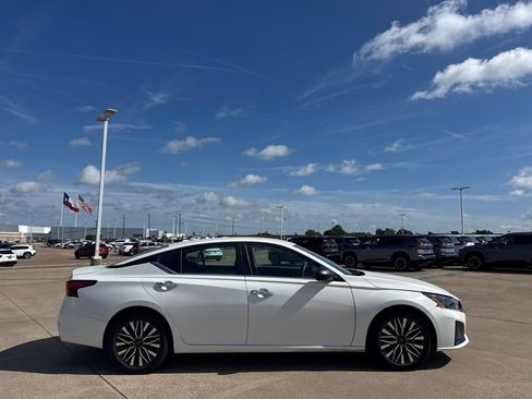 Certified 2024 Nissan Altima 2.5 SV FWD image 24