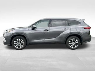 Used 2021 Toyota Highlander XLE AWD/4WD video 2