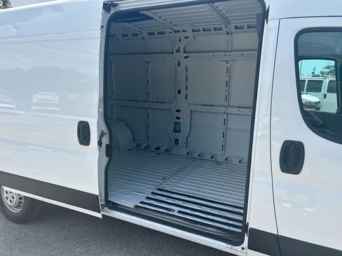 Used 2024 RAM ProMaster 2500 w/ Safety Group FWD image 23