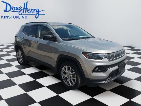 Used 2022 Jeep Compass Latitude AWD/4WD image 7
