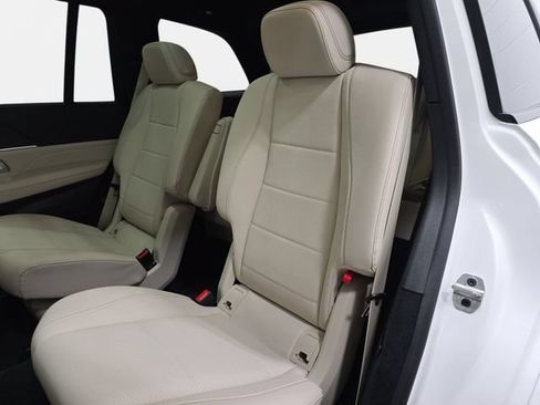Used 2025 Mercedes-Benz GLS 450 4MATIC image 13