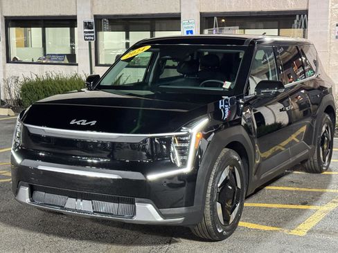 Used 2024 Kia EV9 Light Long Range image 2