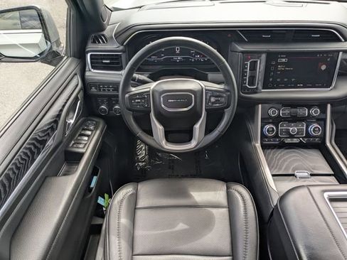 Used 2023 GMC Yukon Denali image 16