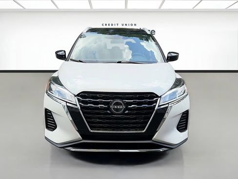 Used 2023 Nissan Kicks SV FWD image 2
