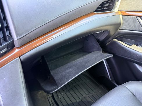 Used 2019 Cadillac Escalade Luxury AWD/4WD image 22