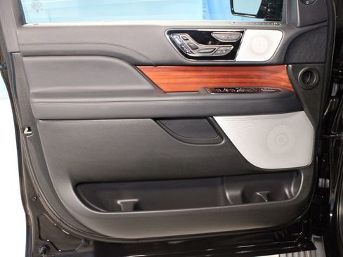 Used 2024 Lincoln Navigator L Reserve image 5