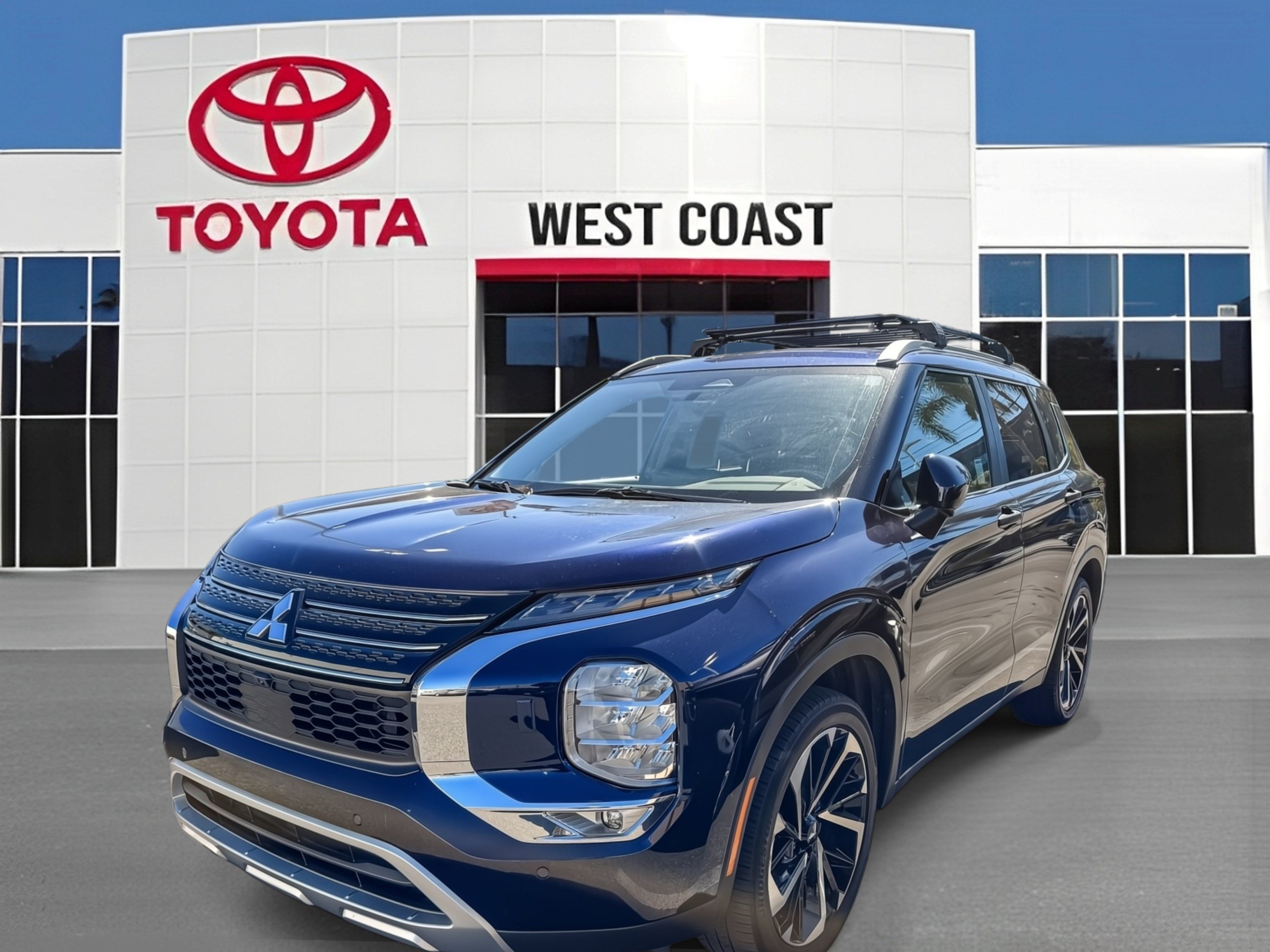 Used 2023 Mitsubishi Outlander SE AWD/4WD image 1