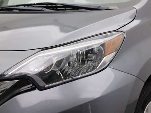 Used 2018 Nissan Versa Note SV FWD image 4