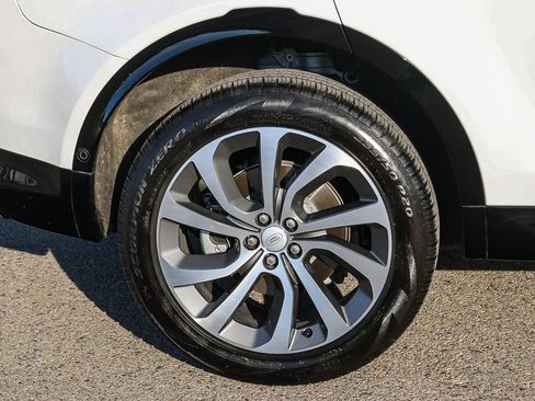 Used 2024 Land Rover Discovery Sport Dynamic SE image 8