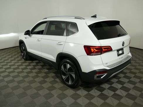 Used 2024 Volkswagen Taos SE AWD/4WD image 5