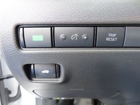 Used 2025 Nissan Sentra SV FWD image 18