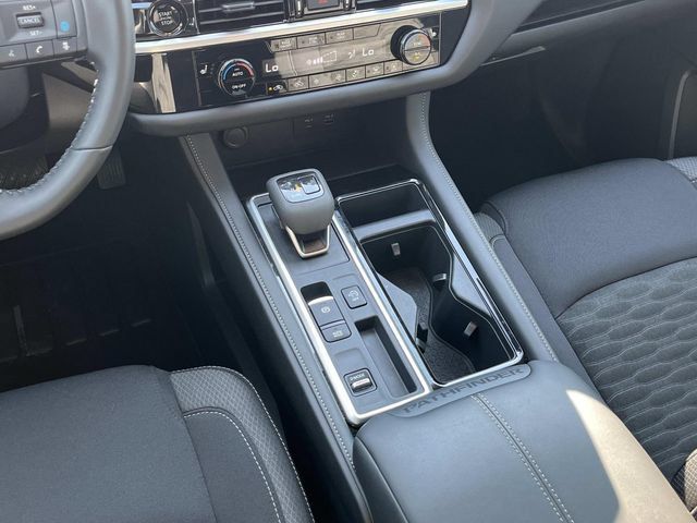 Used 2025 Nissan Pathfinder SV FWD image 14