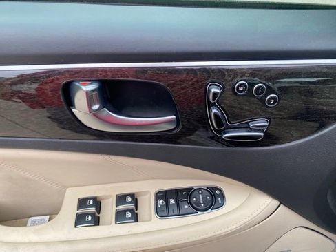 Used 2014 Hyundai Equus Signature RWD image 16