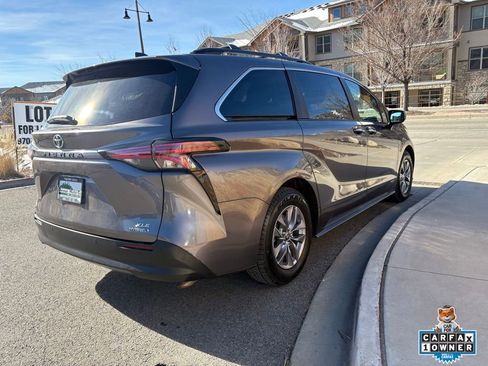 Used 2021 Toyota Sienna XLE image 9