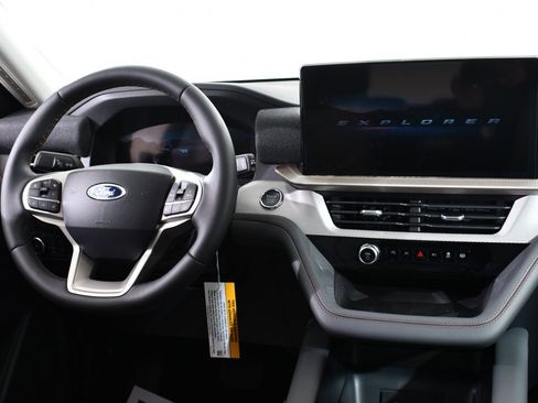 New 2026 Ford Explorer Active w/ Active Comfort Package image 8
