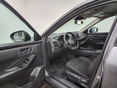 Used 2024 Nissan Rogue S FWD image 11