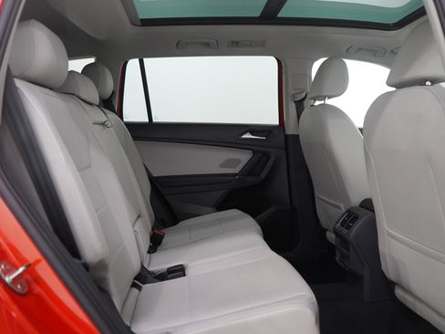 Used 2018 Volkswagen Tiguan SE w/ Panoramic Sunroof Package image 12