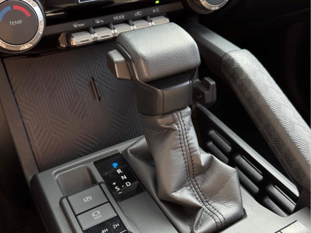 Used 2025 Toyota 4Runner SR5 AWD/4WD image 18