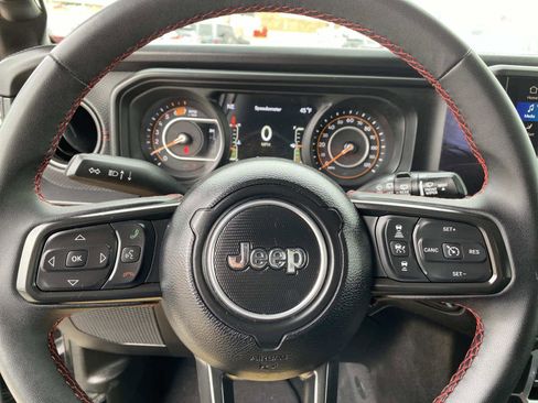 Certified 2025 Jeep Wrangler Unlimited Rubicon AWD/4WD image 16