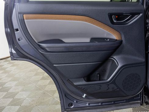 Used 2025 Subaru Forester Sport image 40