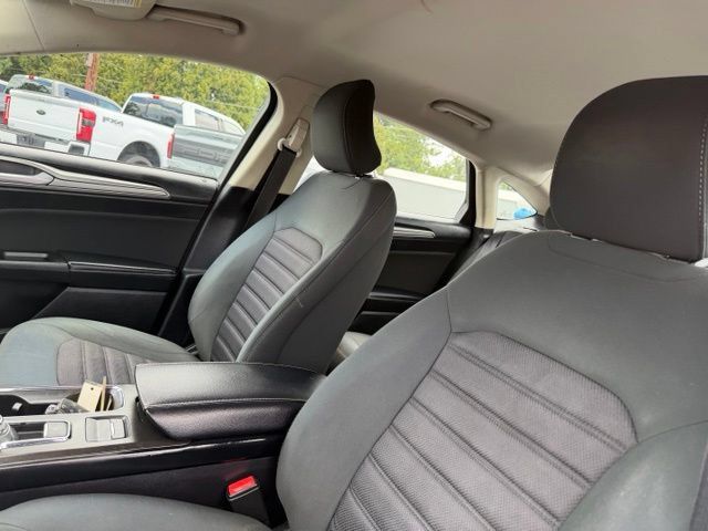 Used 2018 Ford Fusion SE w/ Fusion SE Technology Package FWD image 12