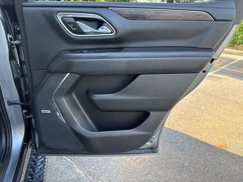 Used 2021 Chevrolet Tahoe Z71 w/ Z71 Signature Package AWD/4WD image 17