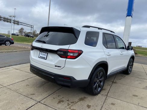 New 2026 Honda Pilot Sport image 10