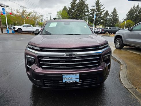 Used 2025 Chevrolet Traverse High Country w/ LPO, Floor Liner Package FWD image 3