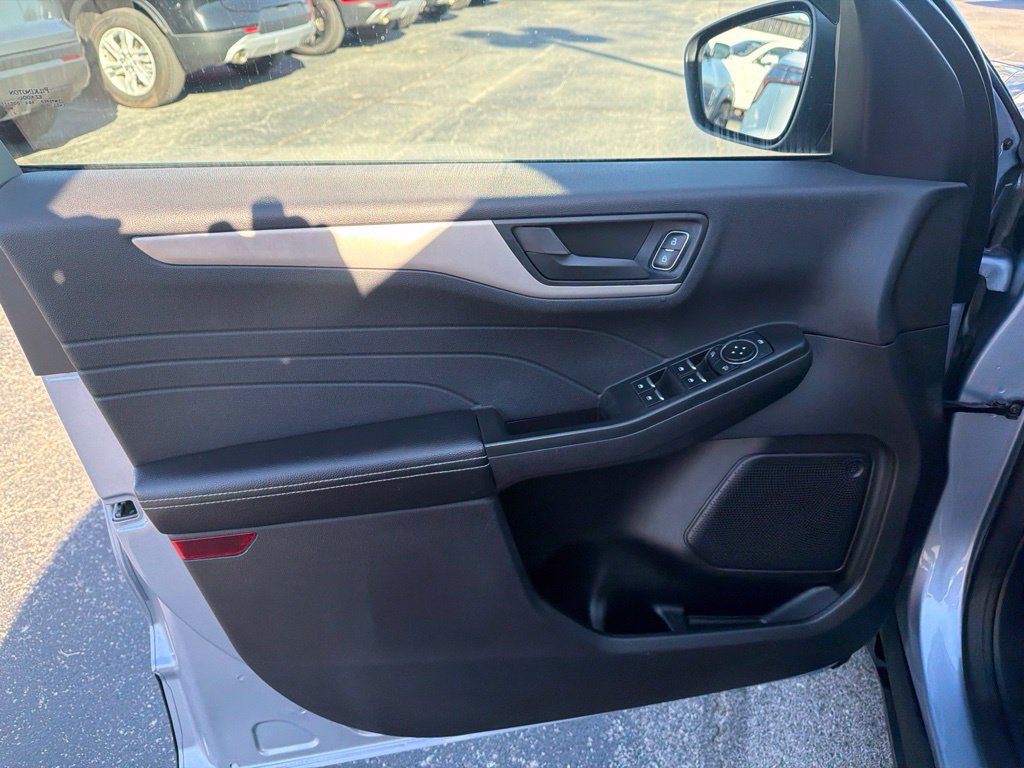 Used 2022 Ford Escape SE w/ Convenience Package FWD image 19