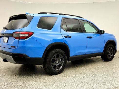 Used 2025 Honda Pilot TrailSport image 5