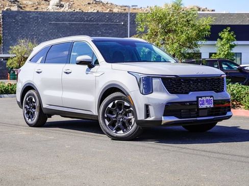 New 2026 Kia Sorento S image 2