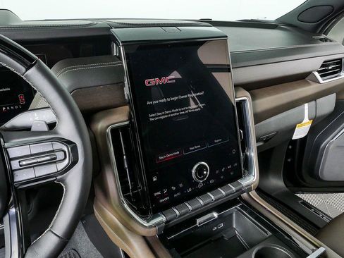 New 2026 GMC Yukon Denali Ultimate AWD/4WD image 13