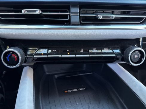 Used 2025 Chevrolet Equinox EV LT image 34