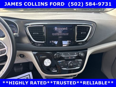 Used 2018 Chrysler Pacifica Limited FWD image 26