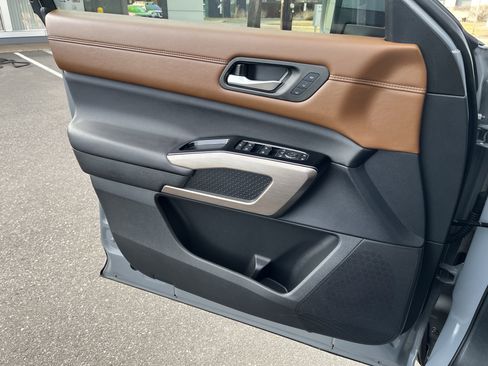 Certified 2024 Nissan Pathfinder Platinum image 17