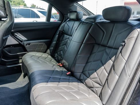 Used 2023 BMW 740i RWD image 19