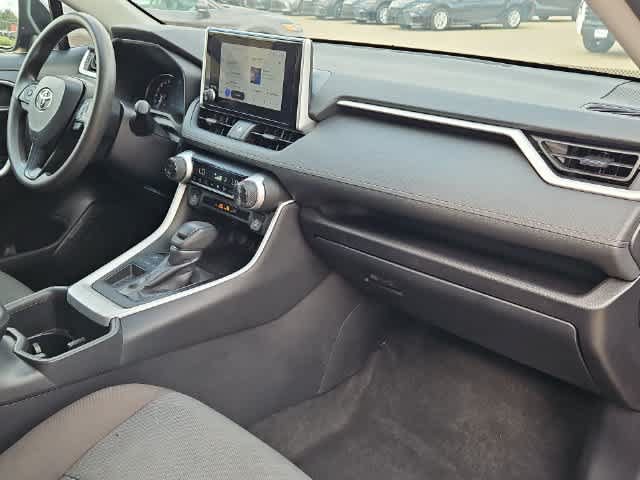 Used 2025 Toyota RAV4 XLE FWD image 19