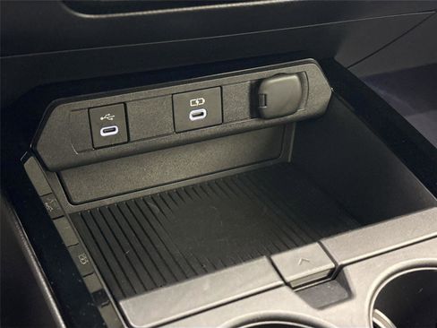 Certified 2025 Toyota Prius XSE image 29