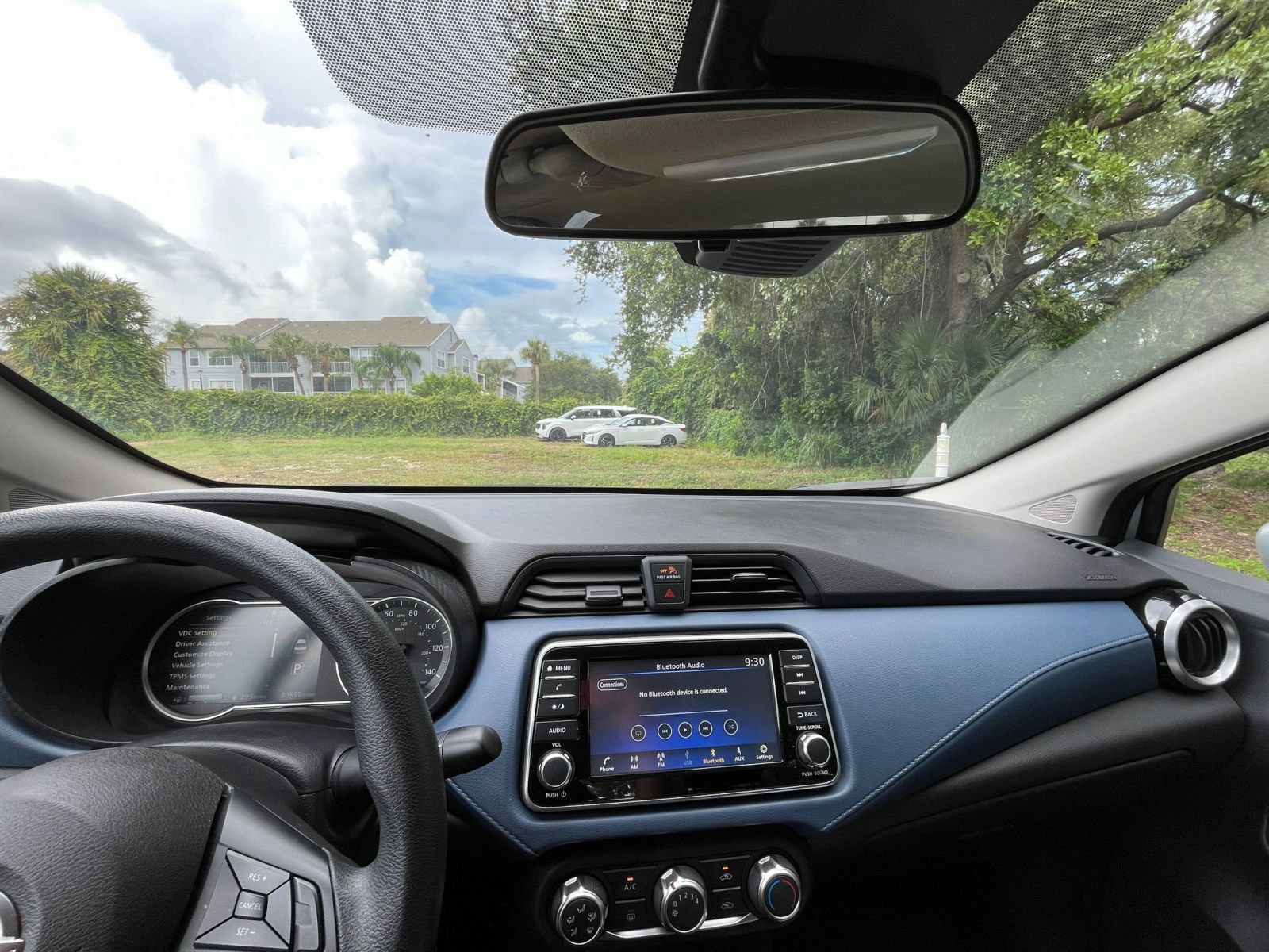Used 2025 Nissan Versa SV FWD image 30