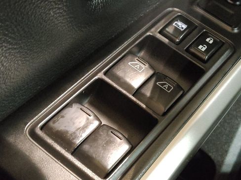 Used 2022 Nissan Titan SV image 27